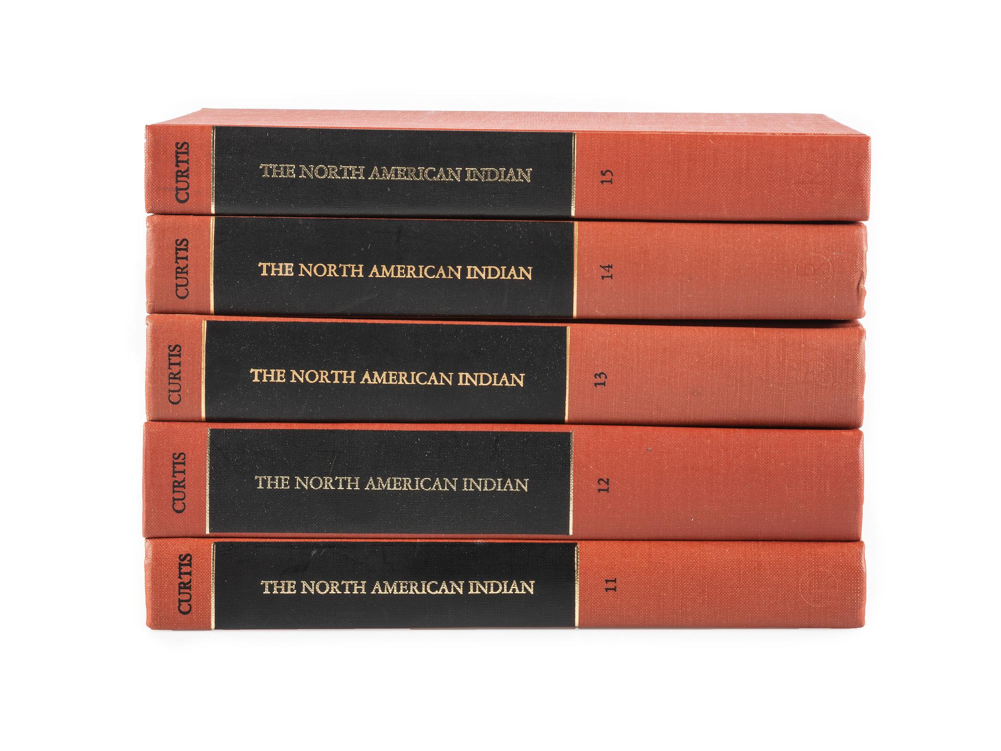 CURTIS, Edward (1868-1952). The North American Indian. New York, San Francisco, London: Johnson Reprint Corporation, 1976.