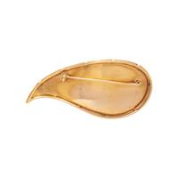 YELLOW GOLD AND CORAL BROOCH