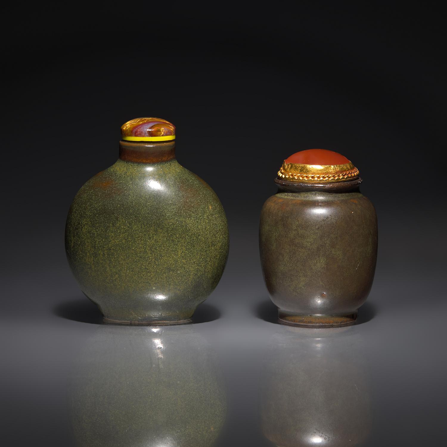Two Chinese Teadust-Glazed Snuff or Medicine Bottles, 19th Century — 清晚期 茶葉末釉鼻烟壺兩支