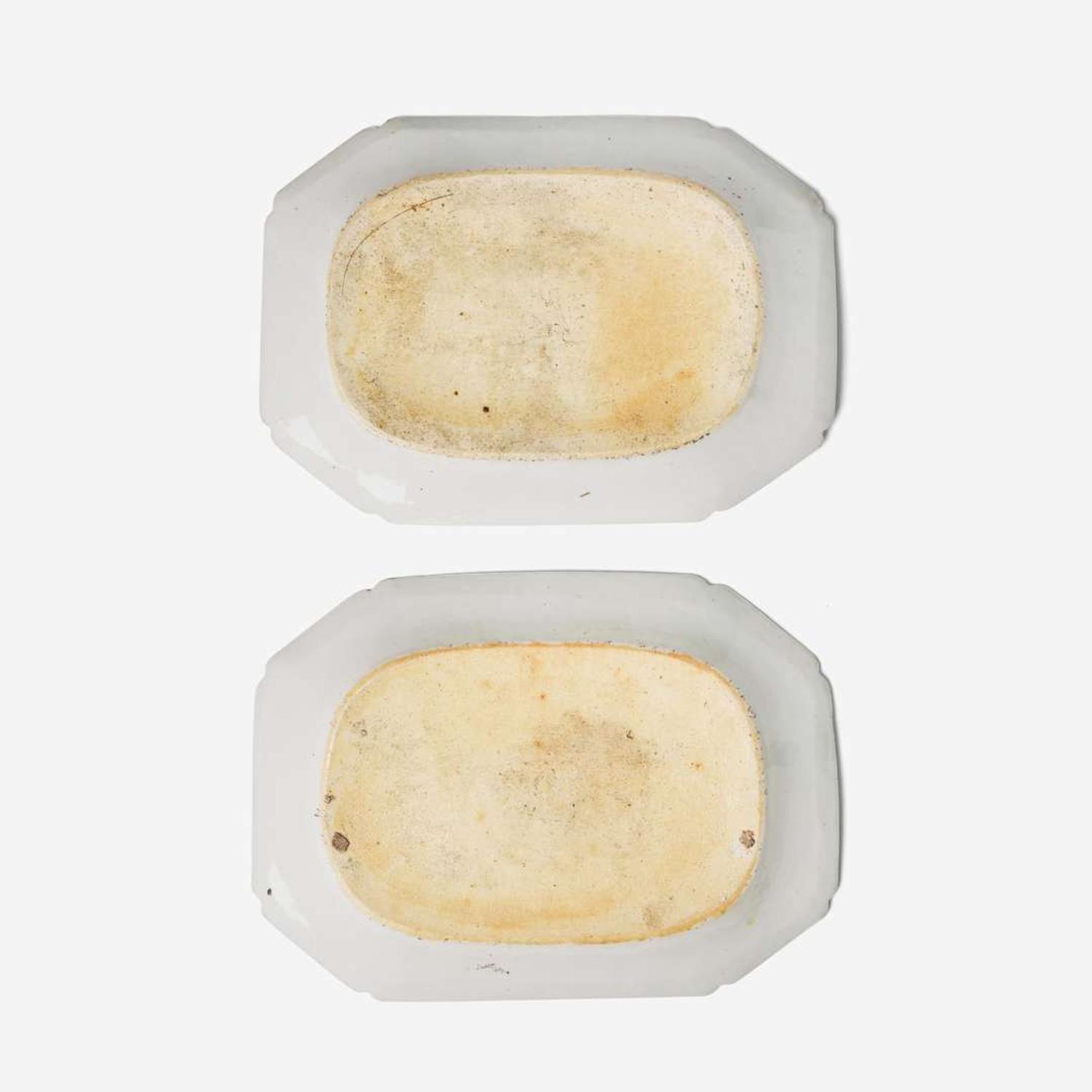 A pair of Chinese export porcelain "Pseudo Tobacco Leaf" octagonal trays 外銷瓷八方“煙草葉”瓷盤一對 Late 18th to early 19th century ???????????