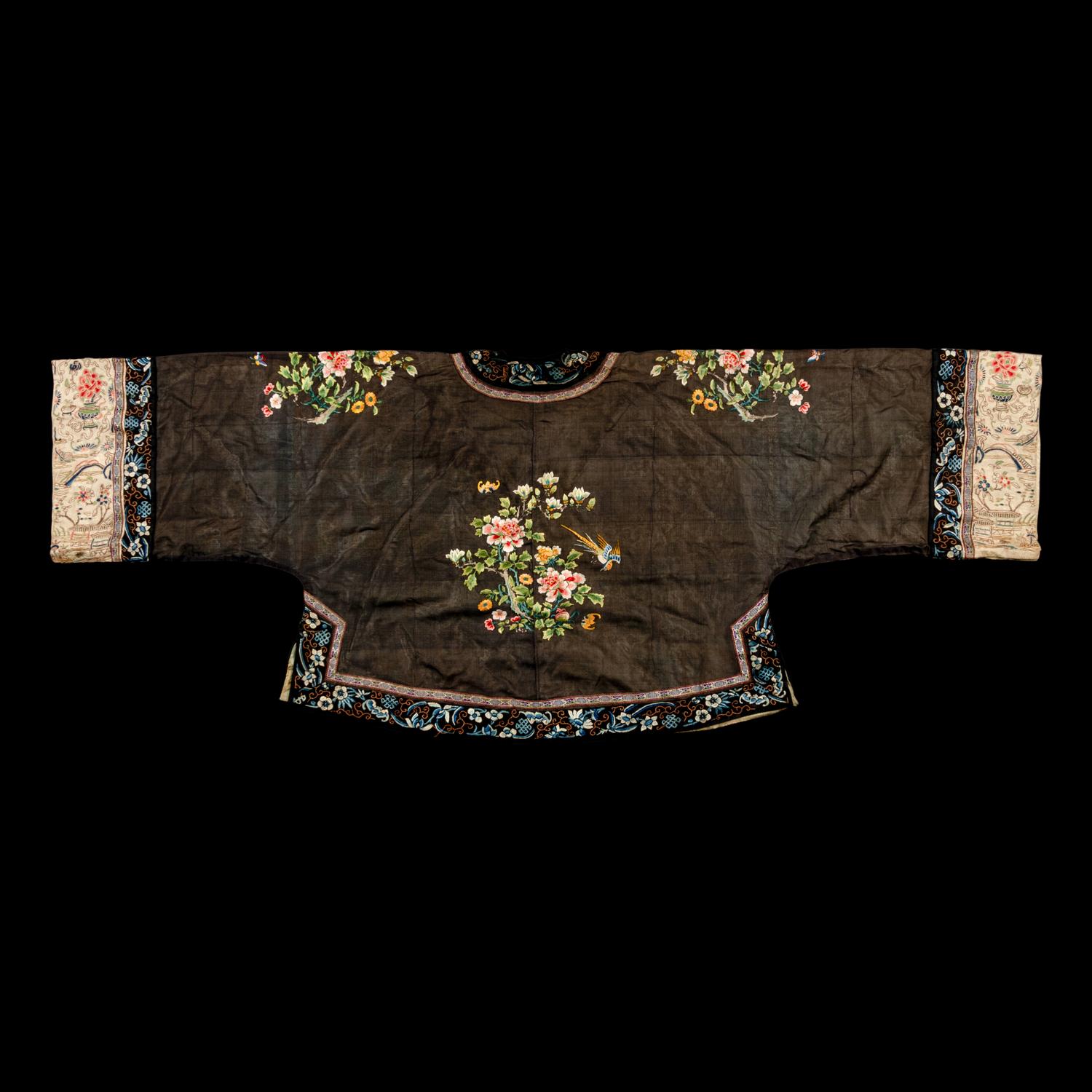 A Chinese Embroidered Summer Gauze Lady's Jacket, 19th Century 清晚期 醬地綉牡丹紋女紗褂