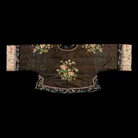 A Chinese Embroidered Summer Gauze Lady's Jacket, 19th Century 清晚期 醬地綉牡丹紋女紗褂