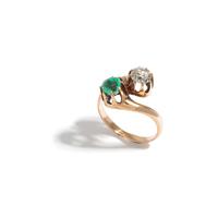 ANTIQUE, EMERALD AND DIAMOND TOI-ET-MOI RING