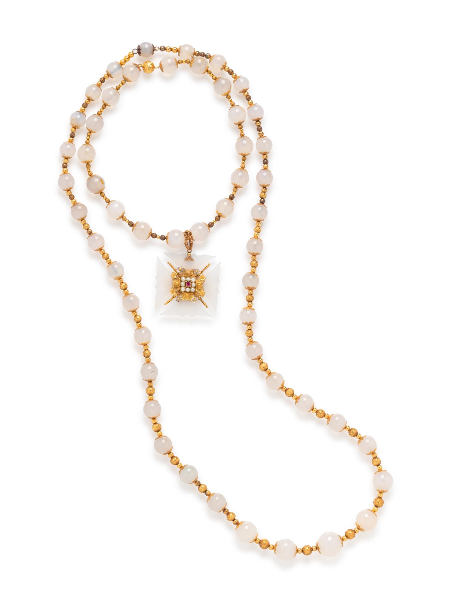 GEORGIAN, YELLOW GOLD AND CHALCEDONY MALTESE CROSS NECKLACE