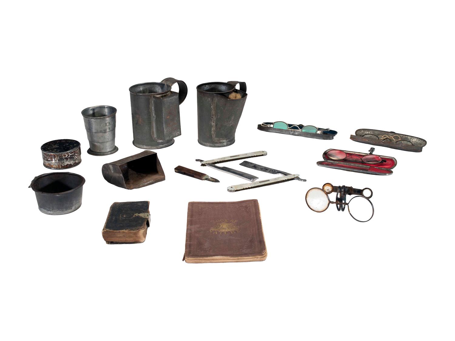 [CIVIL WAR]. Large collection of shaving utensils and personal items.