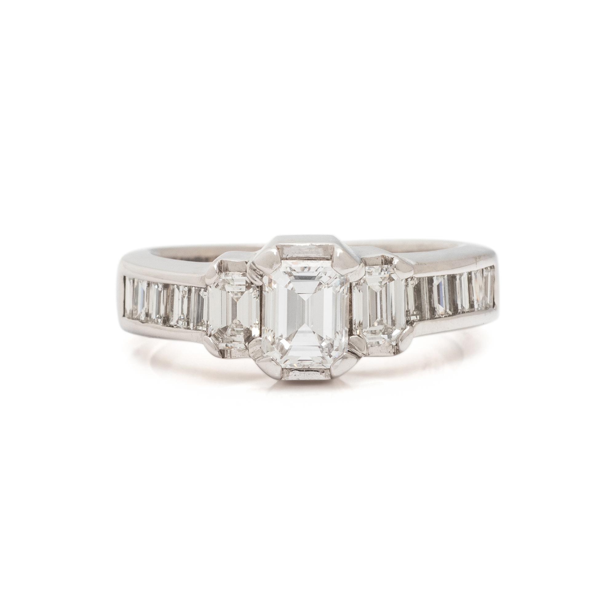 WHITE GOLD AND DIAMOND RING