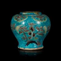 A Chinese modeled and enameled "Fahua"-type turquoise-ground porcelain jar 法华彩盖罐 Ming dynasty ?