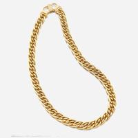 A gold necklace, Urbano