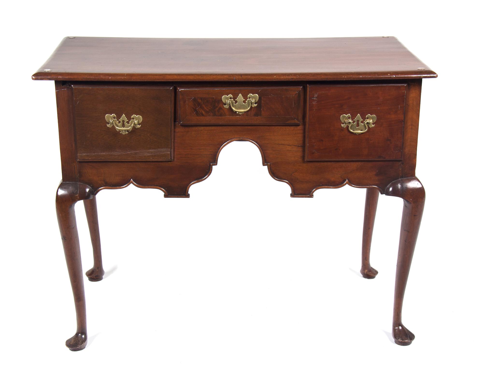 A Queen Anne Style Mahogany Lowboy Height 30 1/4 x width 39 x depth 21 1/4 inches. — 18TH/19TH CENTURY