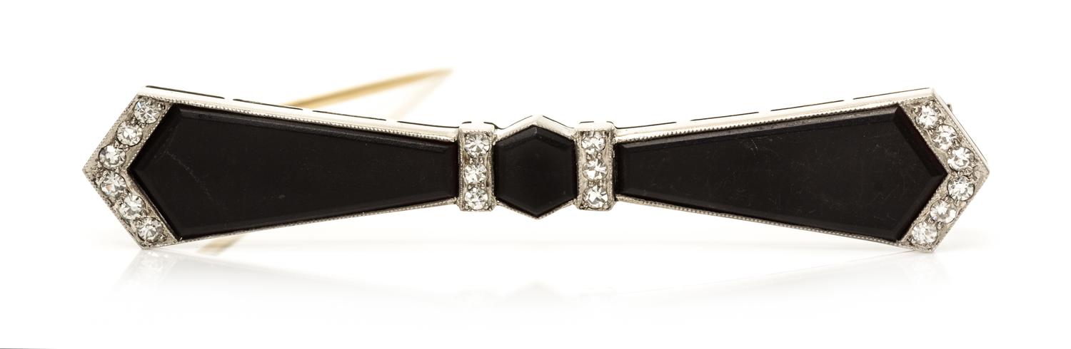 An Art Deco Platinum, Onyx and Diamond Bar Brooch, 4.40 dwts.