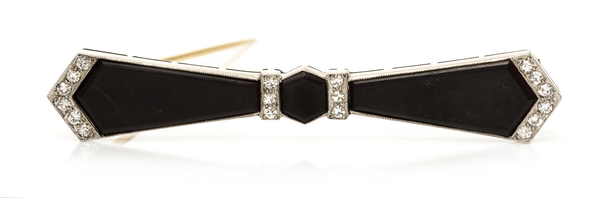An Art Deco Platinum, Onyx and Diamond Bar Brooch, 4.40 dwts.