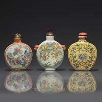 Three Chinese Famille Rose Porcelain Snuff Bottles, 19th to 20th Century — 晚清-民國 粉彩鼻煙壺三支
