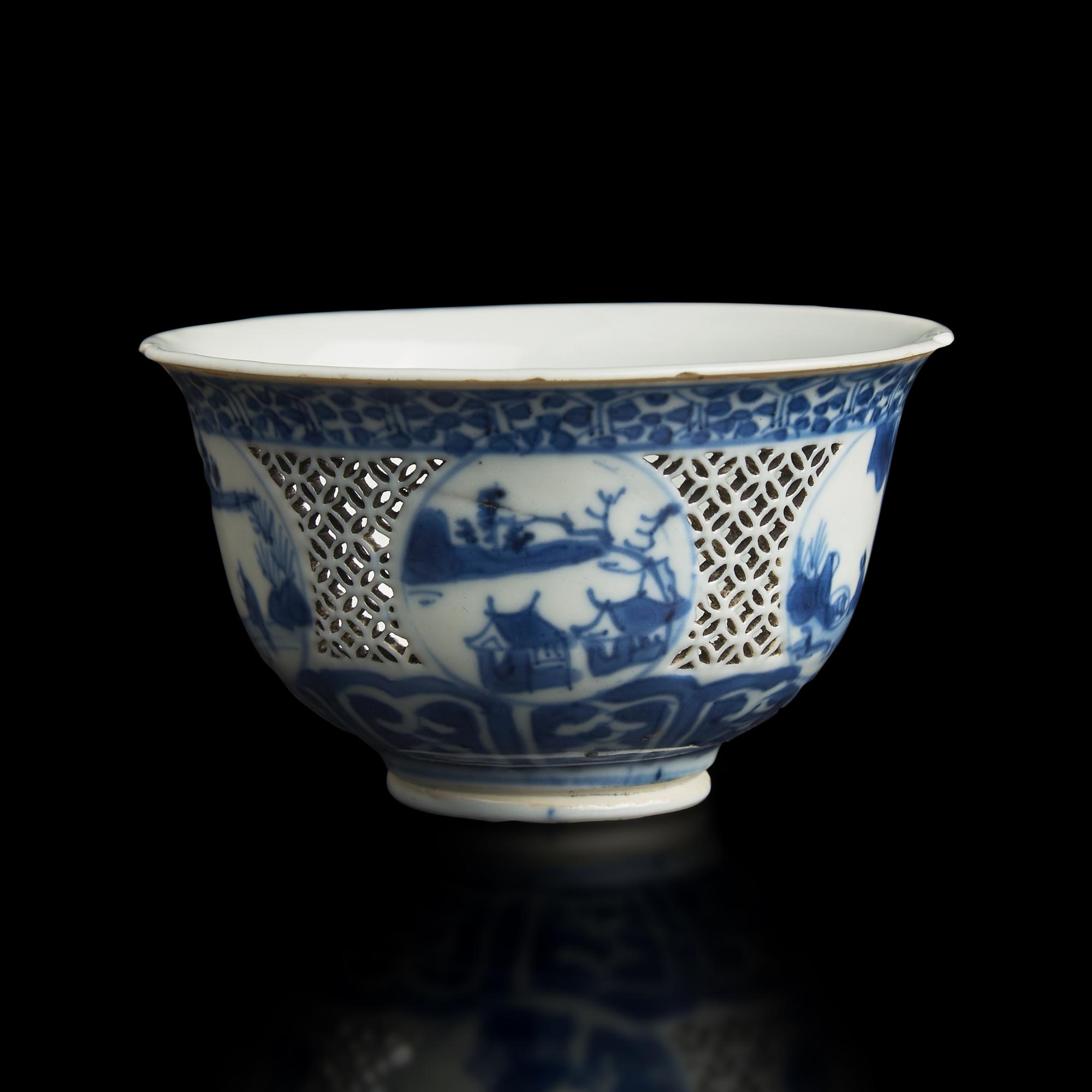 A Chinese Reticulated Blue and White Porcelain Small Bowl, Chongzhen Period 明崇禎 青花山水紋玲瓏盃