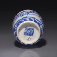 A Chinese Blue and White "Eight Horses of Mu Wang" Snuff Jarlet, Qing Dynasty, 19th/20th Century — 晚清民國 青花穆王八駿圖鼻煙罐