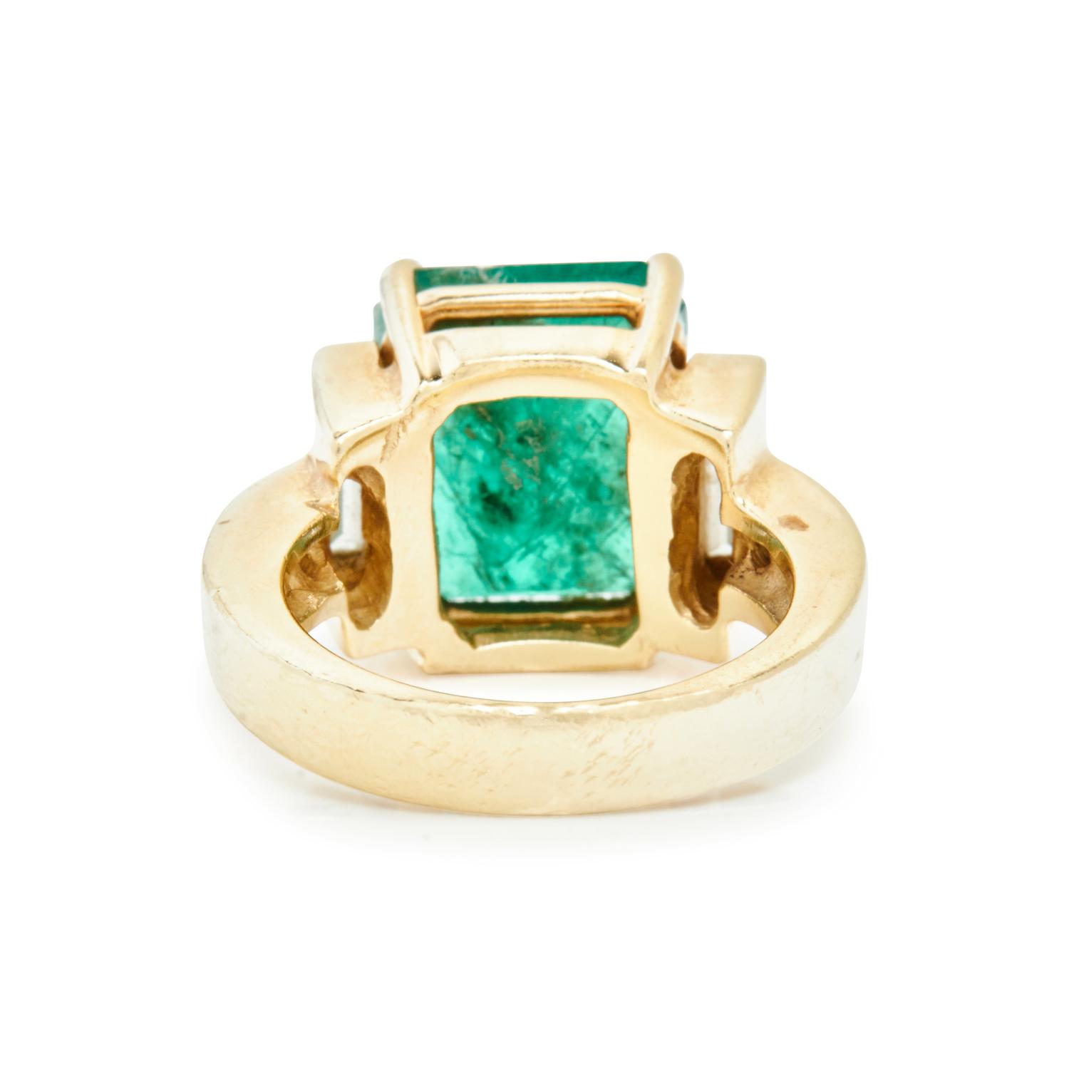 EMERALD AND DIAMOND RING