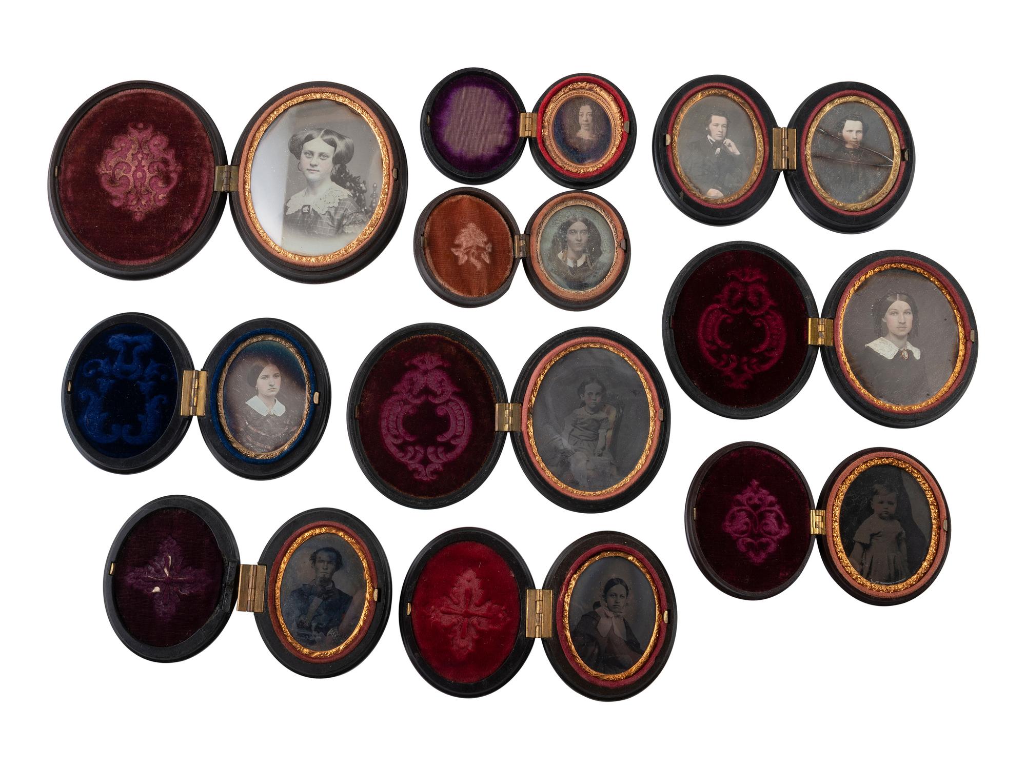[EARLY PHOTOGRAPHY]. 20 assorted oval Union cases.