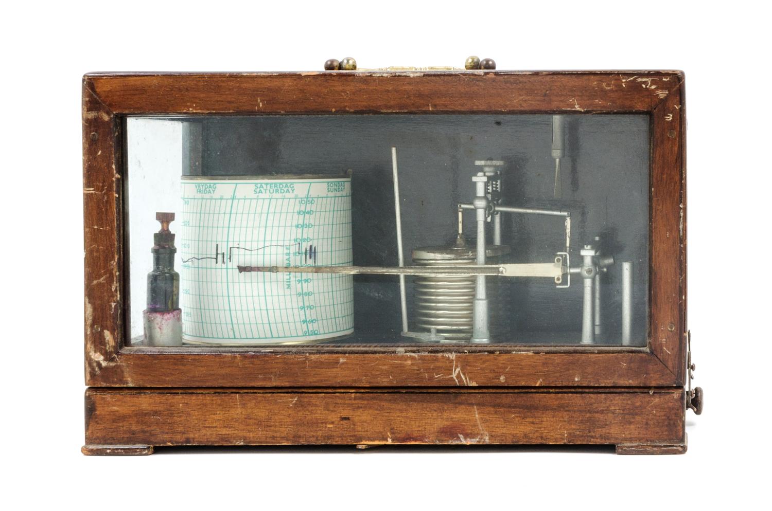 An English Mahogany Cased Barograph Height of case 8 1/4 x width 12 1/4 x depth 6 1/8 inches. — SHORT & MASON, LONDON, LATE 19TH/EARLY 20TH CENTURY