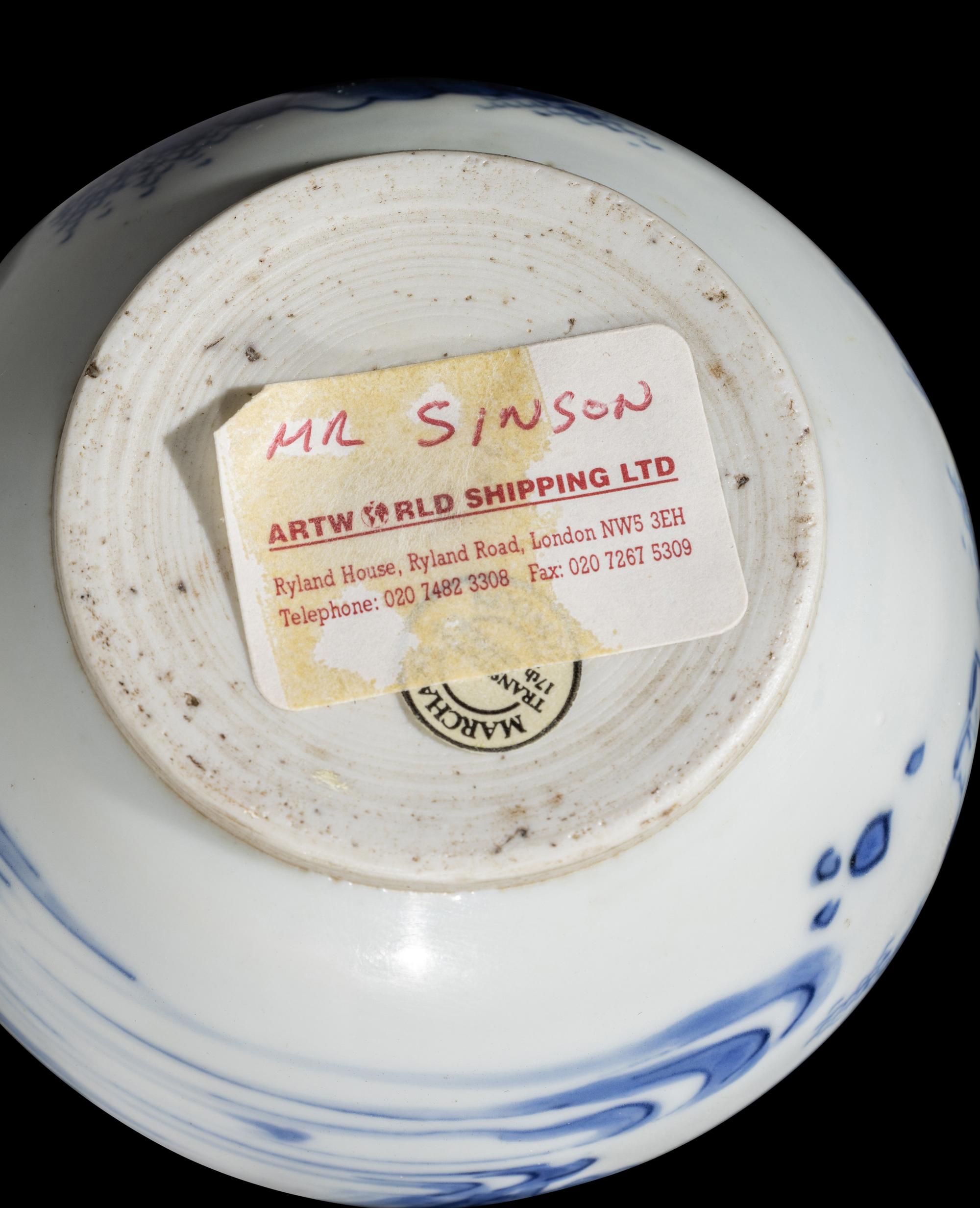 A Chinese Blue and White Porcelain Bottle Vase, Chongzhen Period 明崇禎 青花人物圖蒜頭長頸瓶