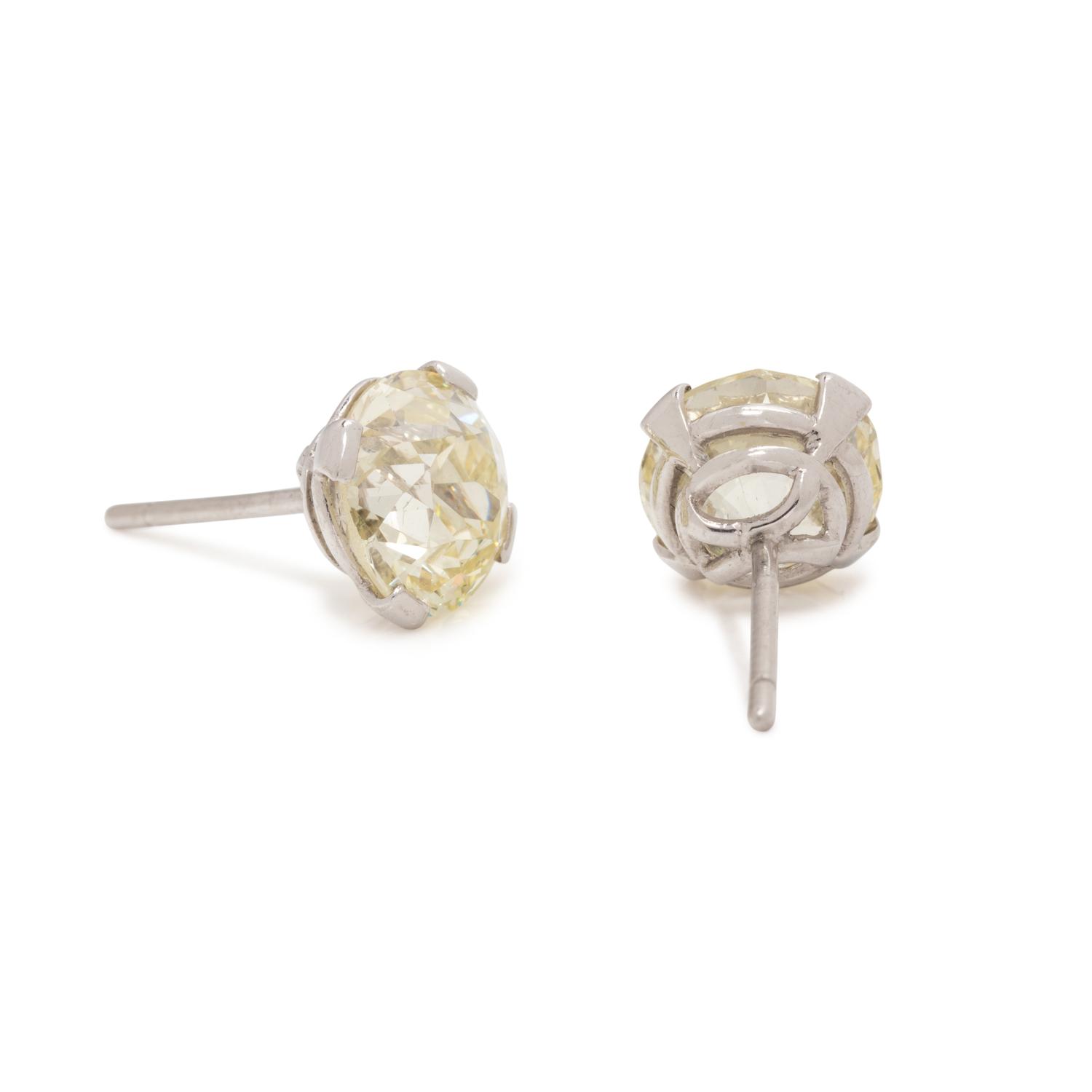 DIAMOND STUD EARRINGS