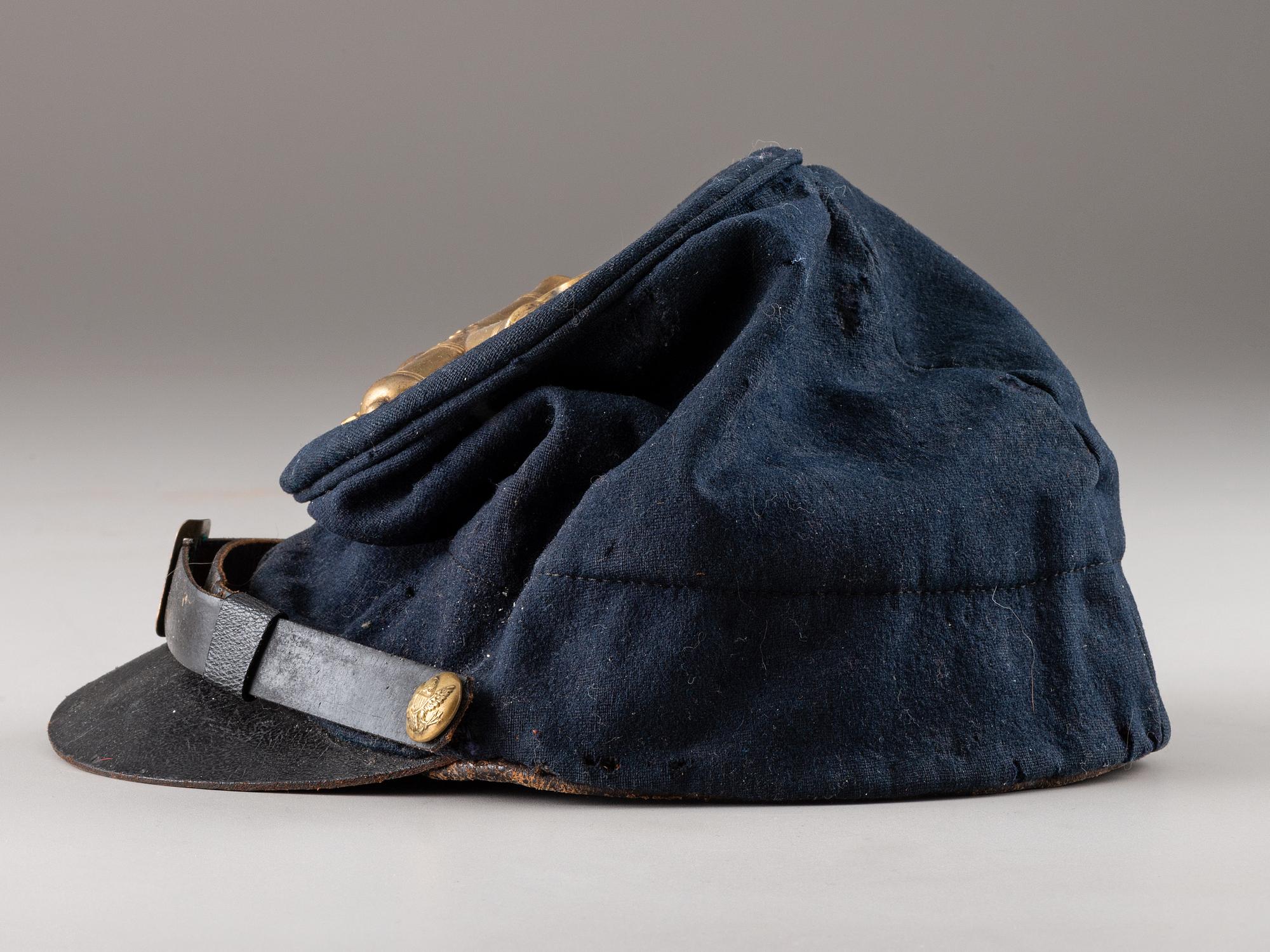 [CIVIL WAR]. McDowell-style forage cap with 4th regimental number and artillery insignia.