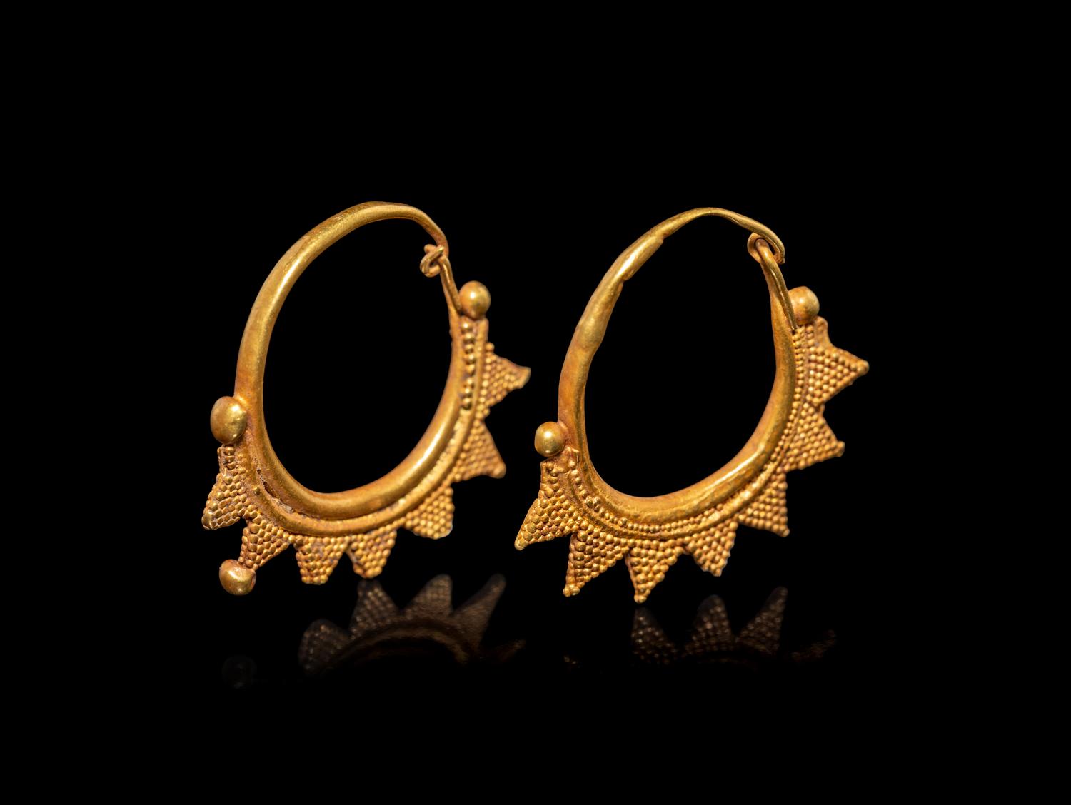 A Pair of East Roman Gold Earrings with Granulated Triangles