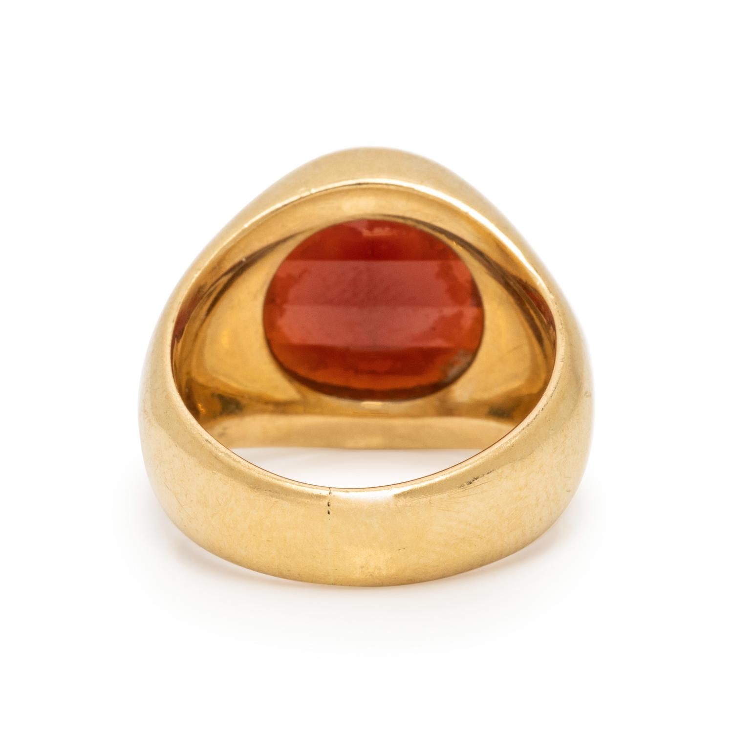 YELLOW GOLD AND GARNET RING