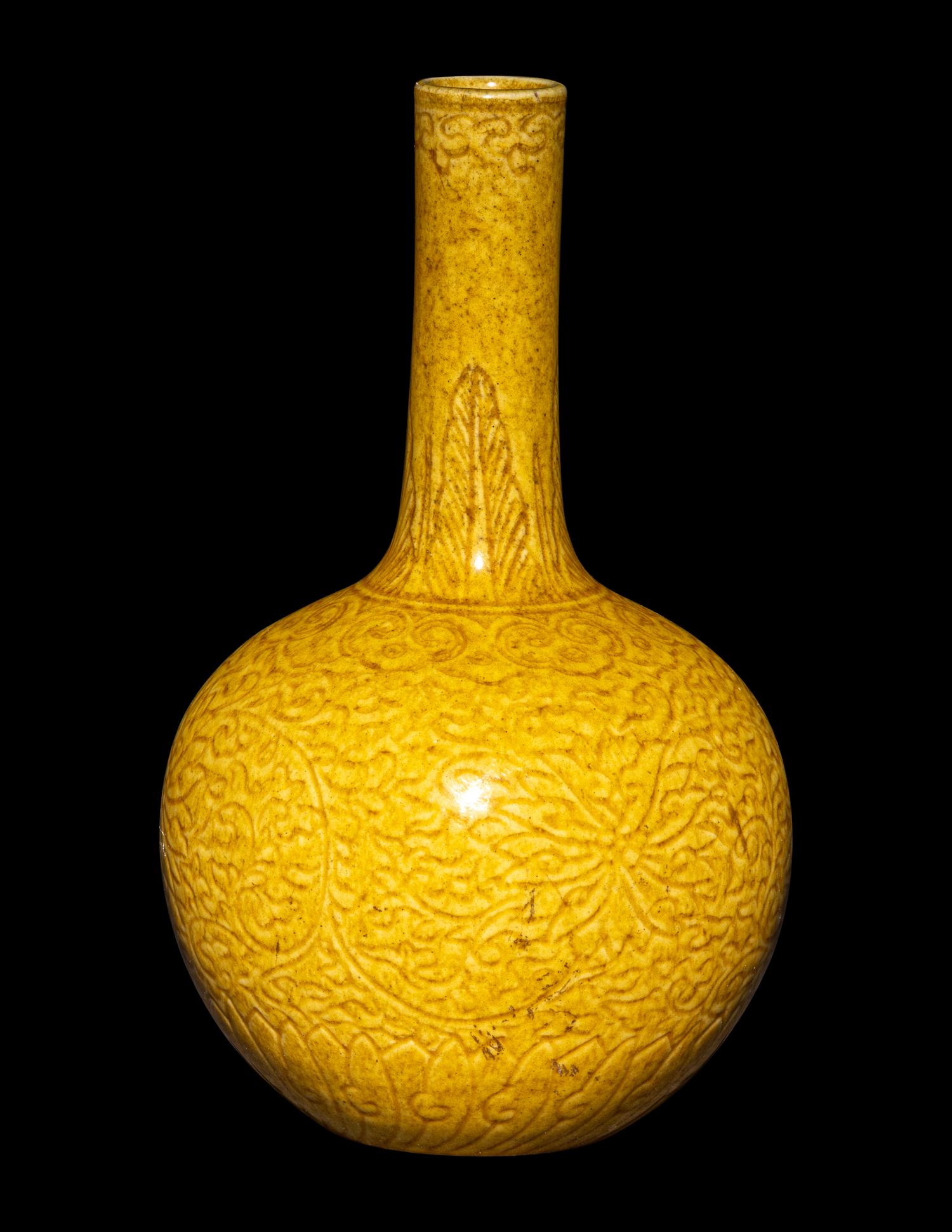 Two Chinese Monochrome Glazed Porcelain Wares, 19th-20th Century 晚清/民國 豇豆紅水呈及黃釉暗刻卷草紋賞瓶