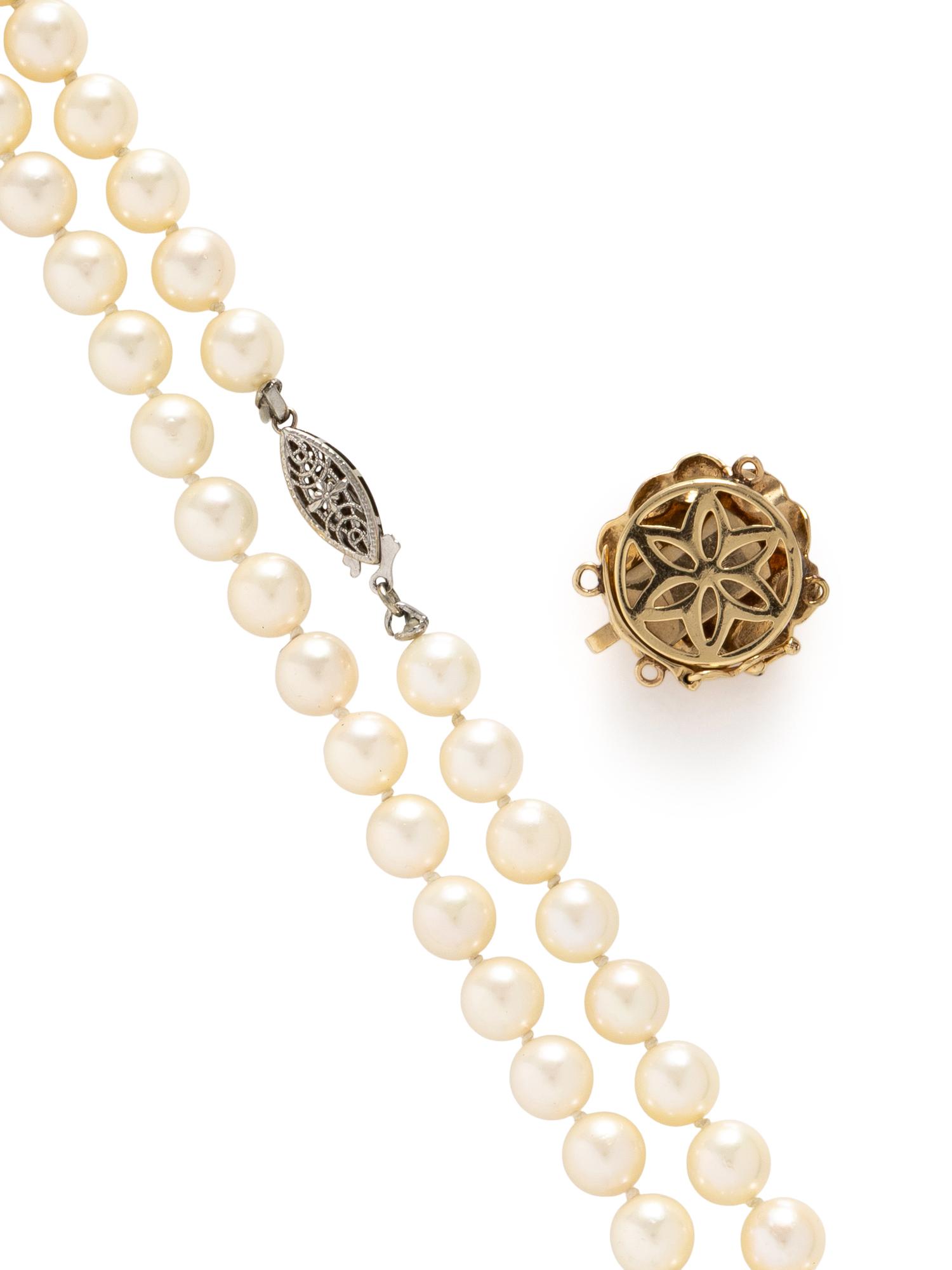 CULTURED PEARL NECKLACE AND YELLOW GOLD AND DIAMOND CLASP