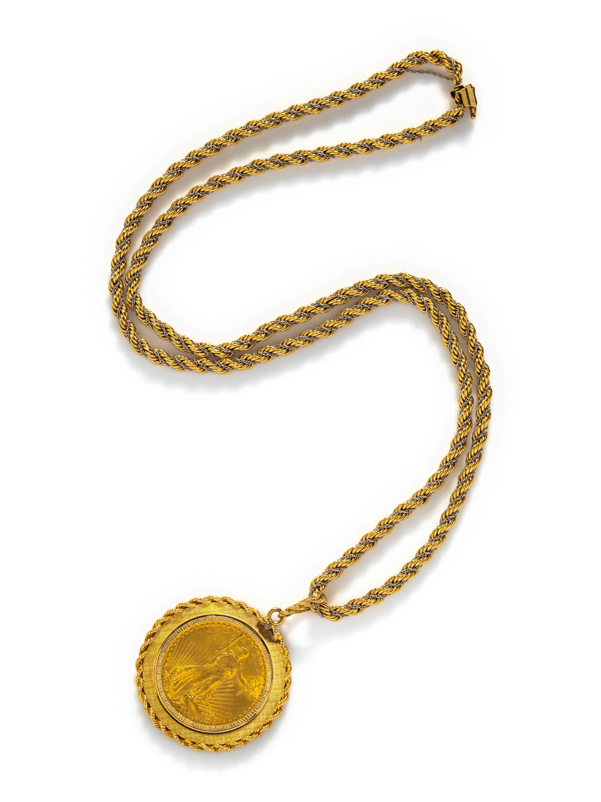 YELLOW GOLD NECKLACE WITH COIN PENDANT
