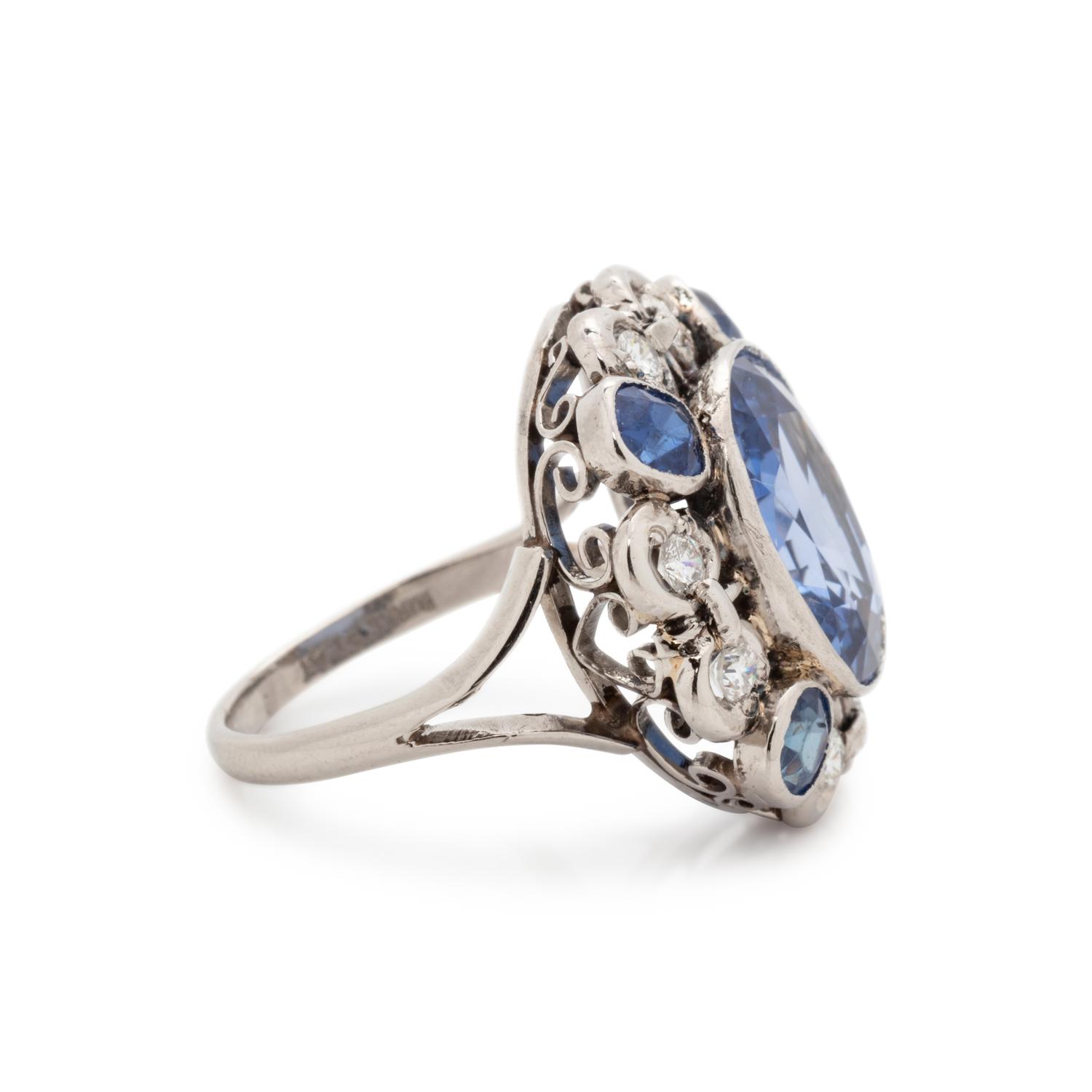 SAPPHIRE AND DIAMOND RING