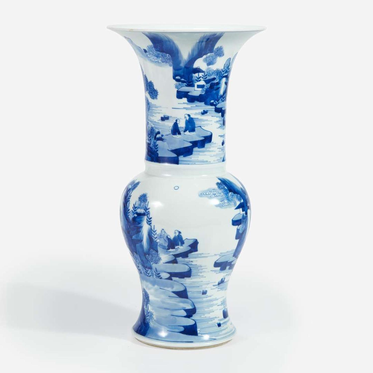 A Chinese blue and white porcelain "Phoenix Tail" vase