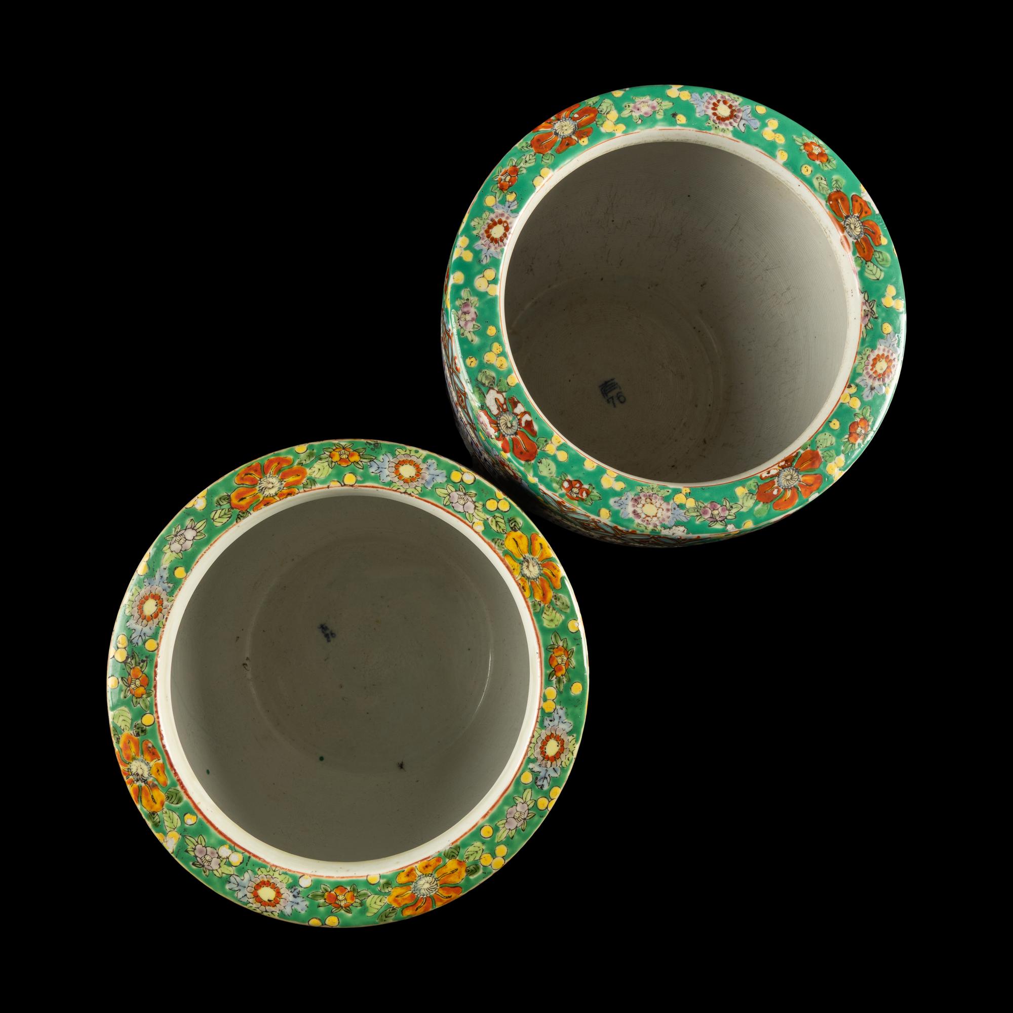 A Pair of Famille Rose Porcelain Jardinières — 粉彩牡丹圖花盆一對