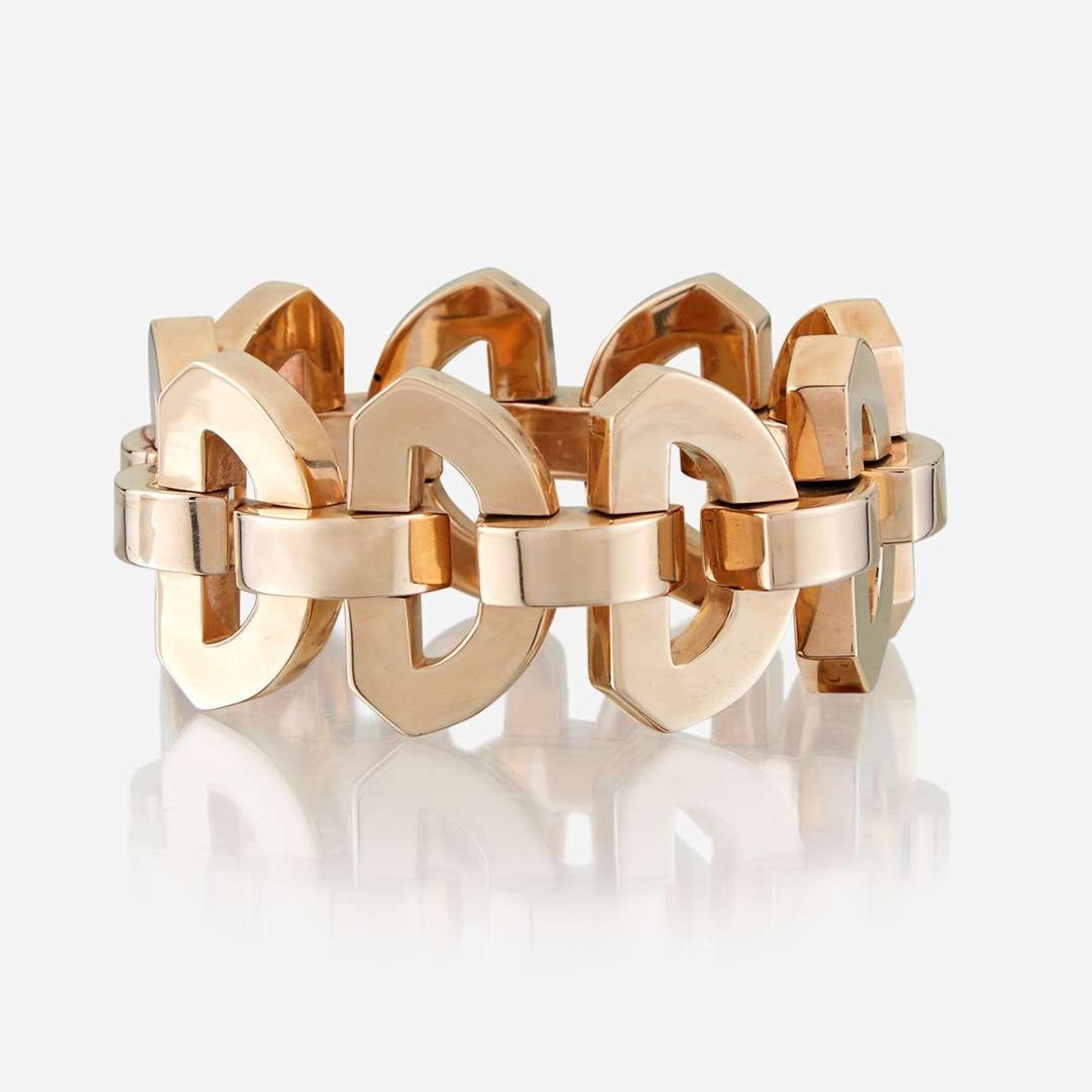 A fourteen karat gold bracelet