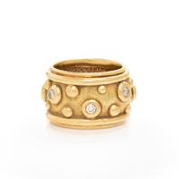 DENISE ROBERGE, YELLOW GOLD AND DIAMOND RING