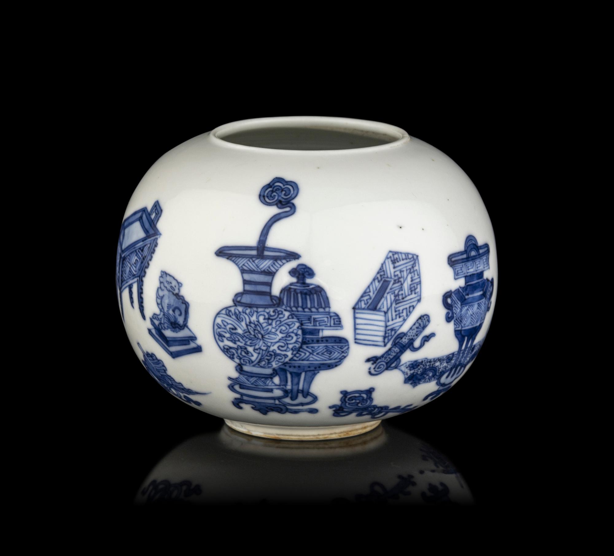 A Small Chinese Blue and White Porcelain 'Hundred Antiques' Water Coupe