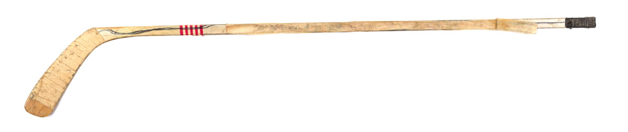 (HOCKEY) GRETZKY, WAYNE. Luc Robitaille hockey stick signed by 9 members of the 1988-89 LA Kings, including Gretzky.