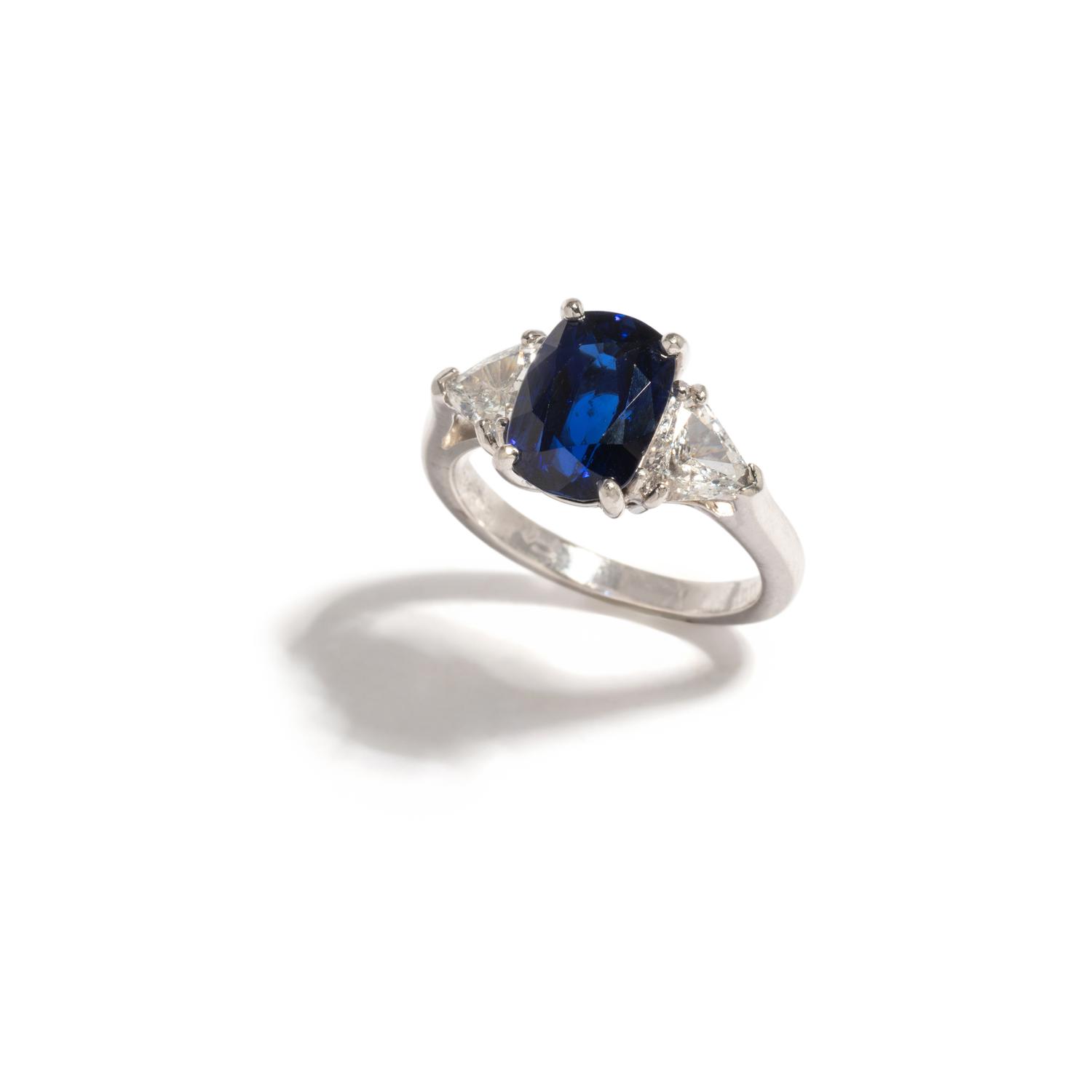 SAPPHIRE AND DIAMOND RING