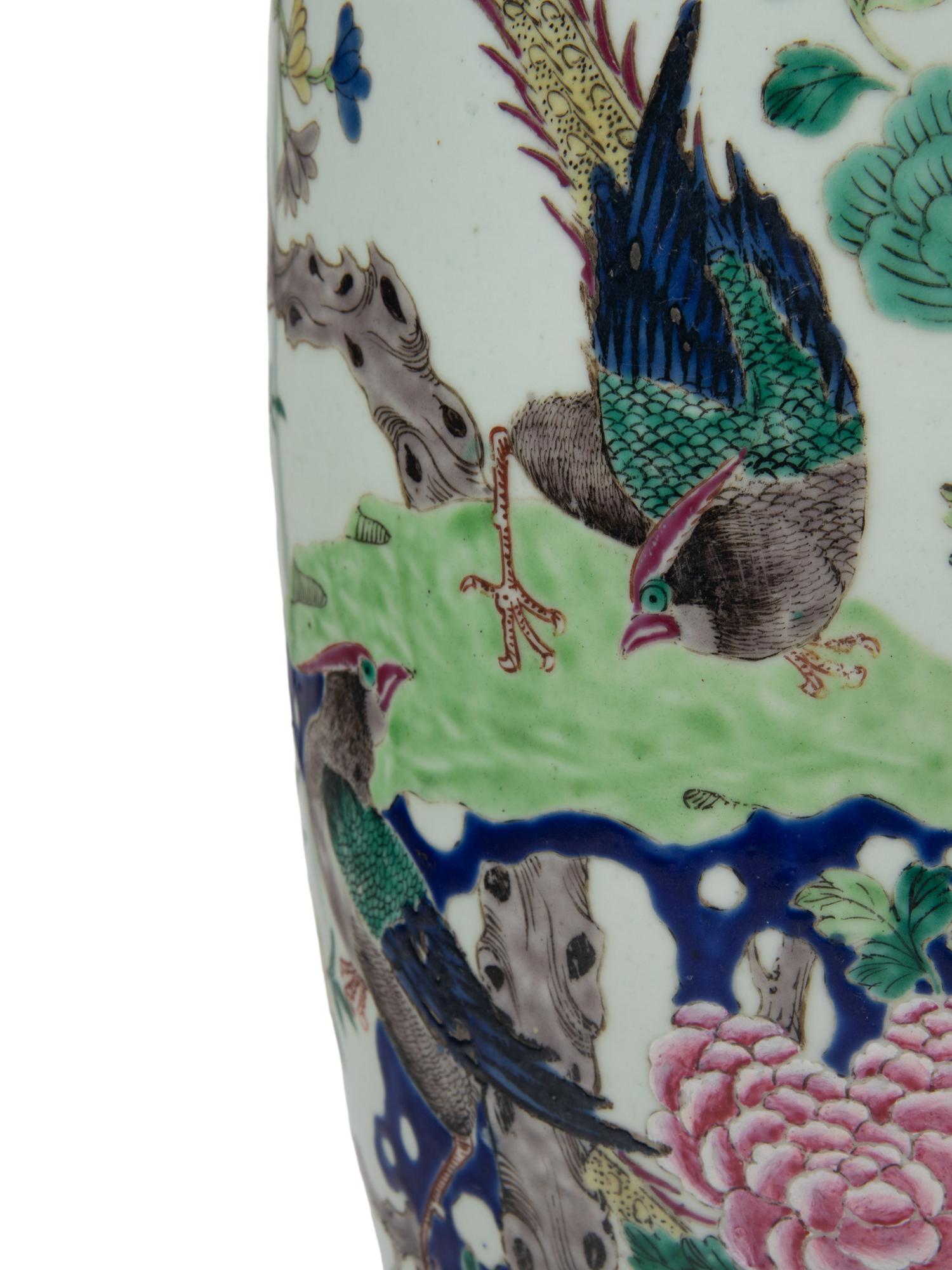 A Pair of Chinese Export Porcelain Vases
