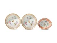 Three Chinese Export Porcelain Articles