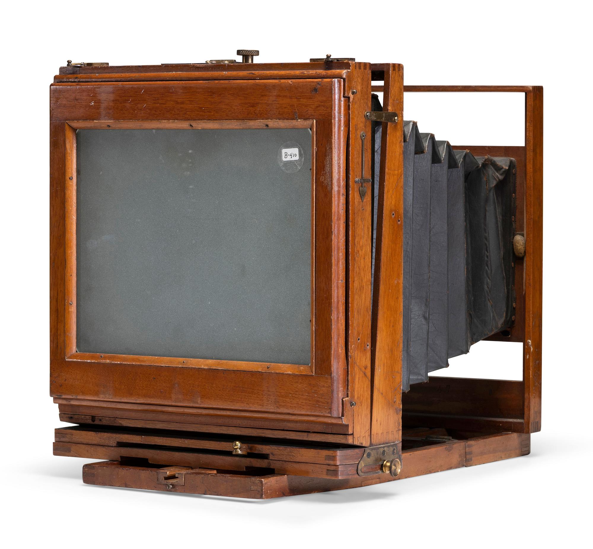 [EARLY PHOTOGRAPHY]. Field view camera, Nancy Hanks model. G. Gennert, New York, ca 1896-1903.