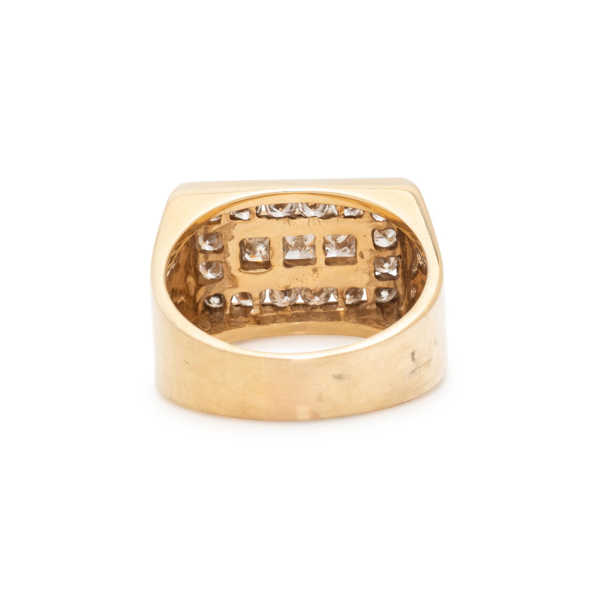 YELLOW GOLD AND DIAMOND RING