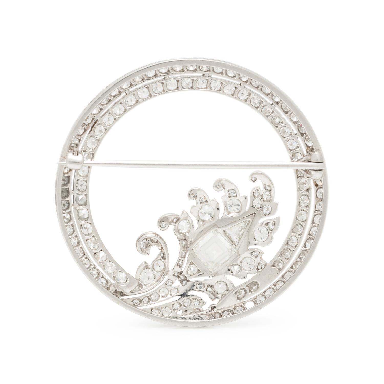 DIAMOND AND PLATINUM CIRCLE BROOCH