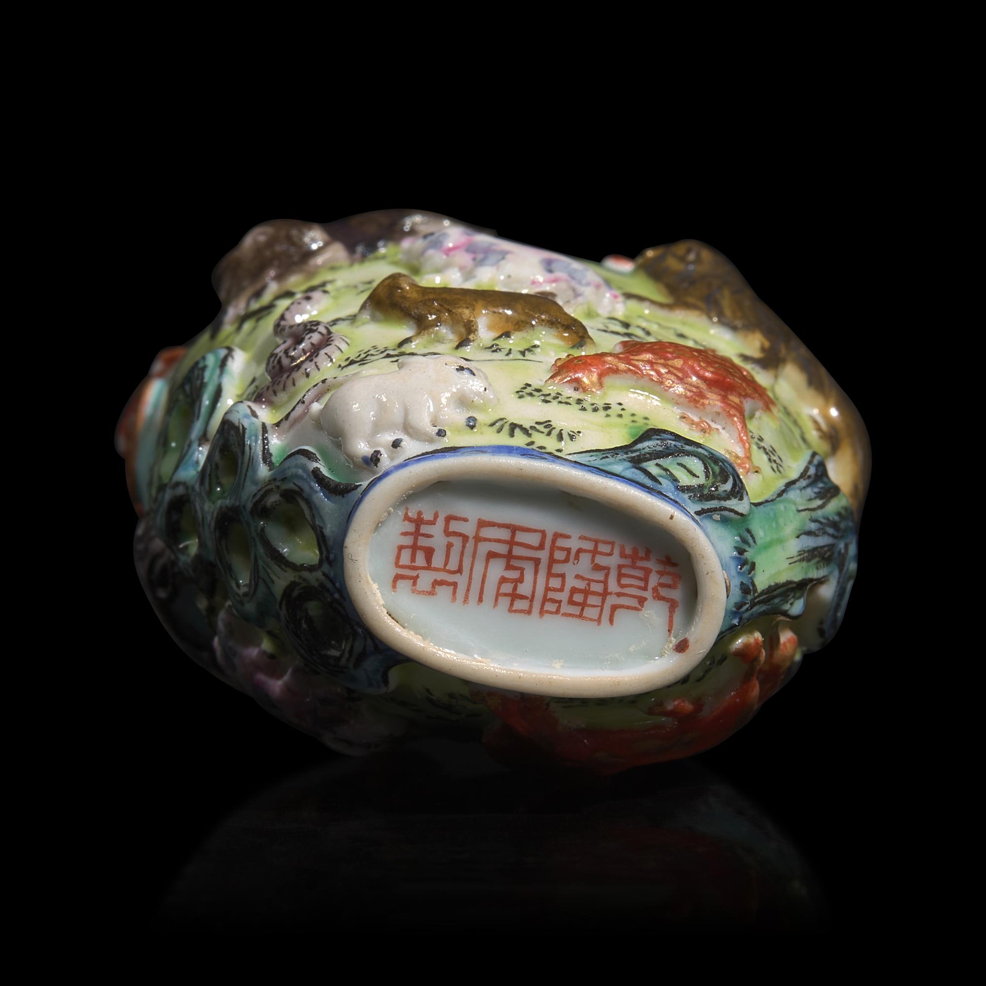 Three Chinese Porcelain Snuff Bottles, Late 19th-Early 20th Century