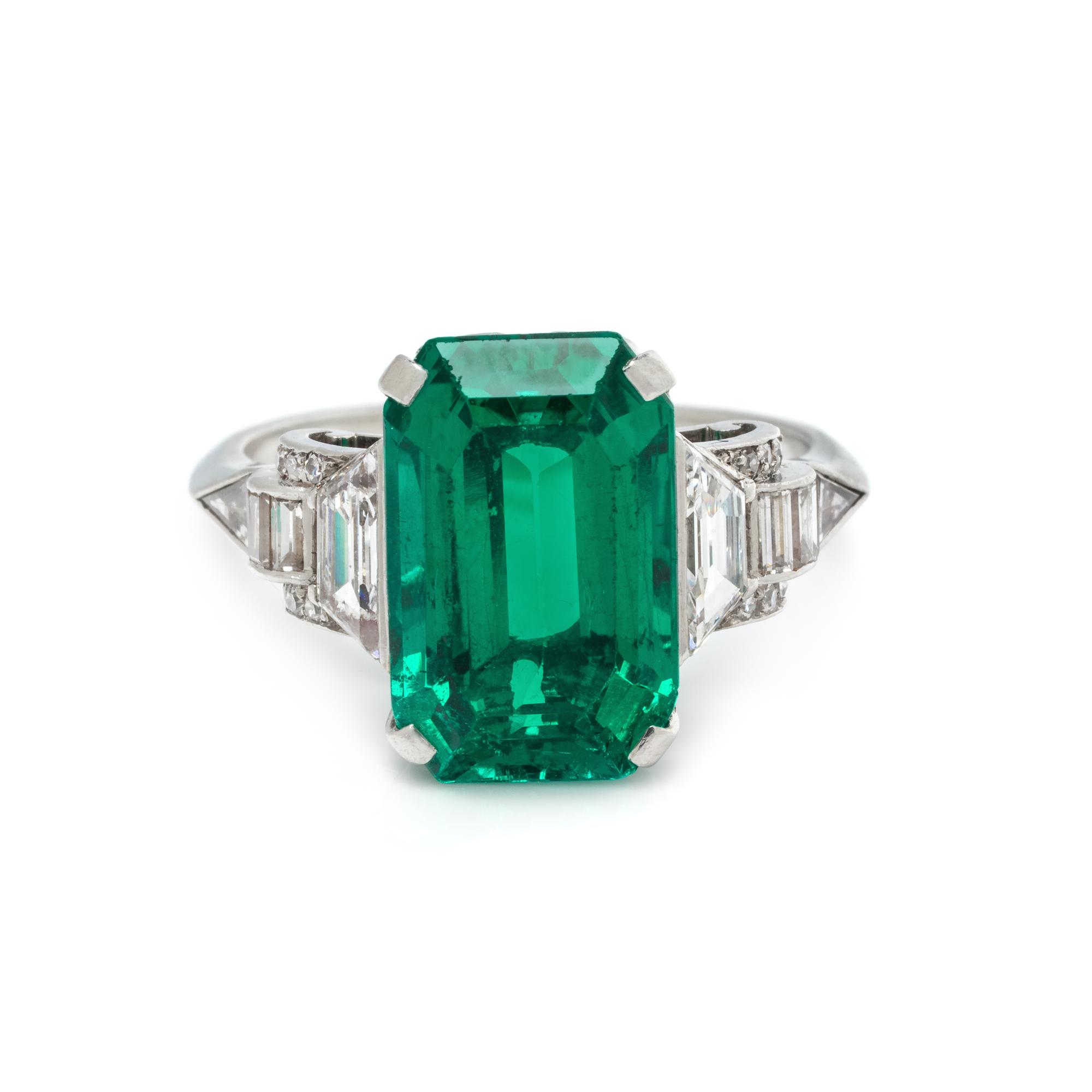 ART DECO, COLOMBIAN EMERALD AND DIAMOND RING