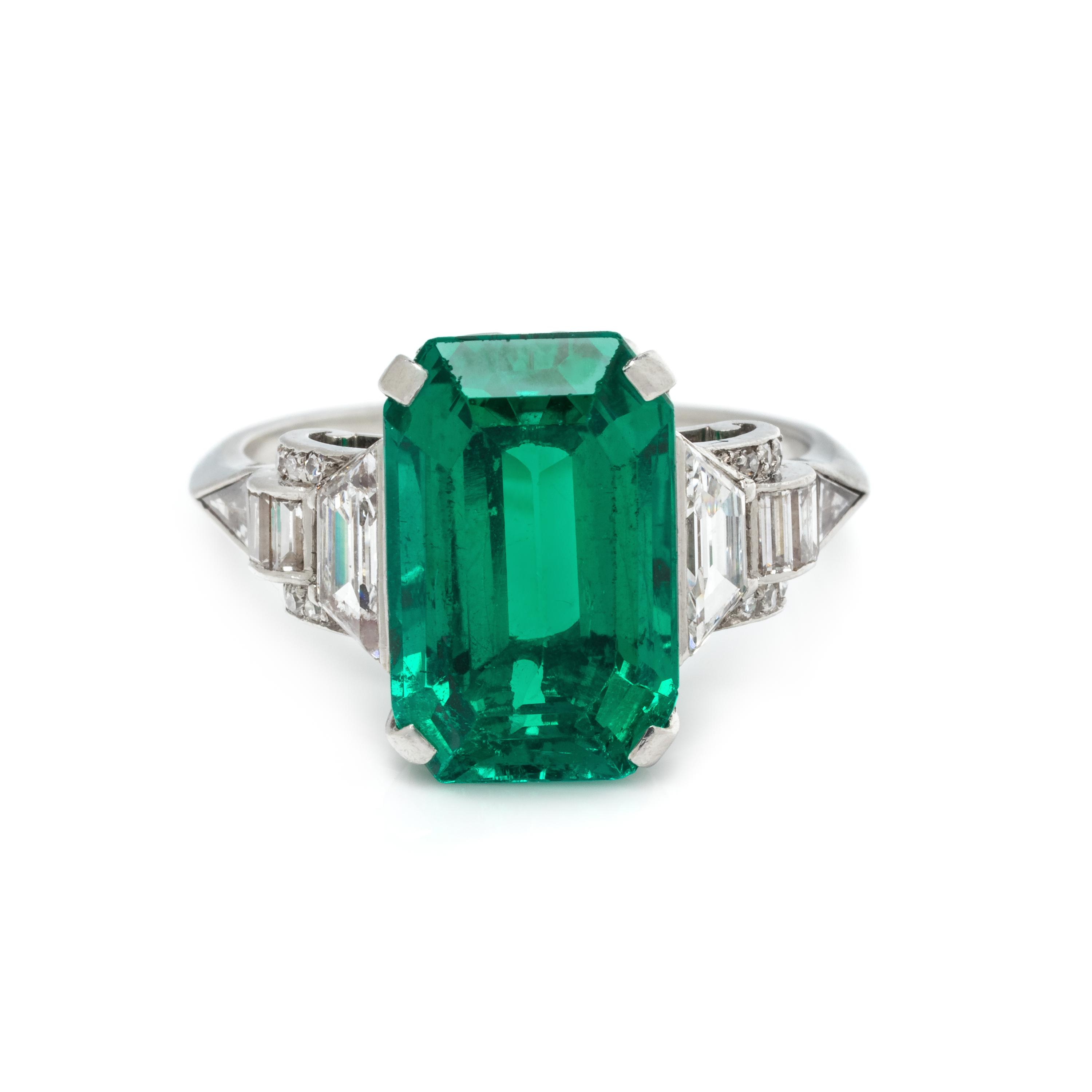 ART DECO, COLOMBIAN EMERALD AND DIAMOND RING