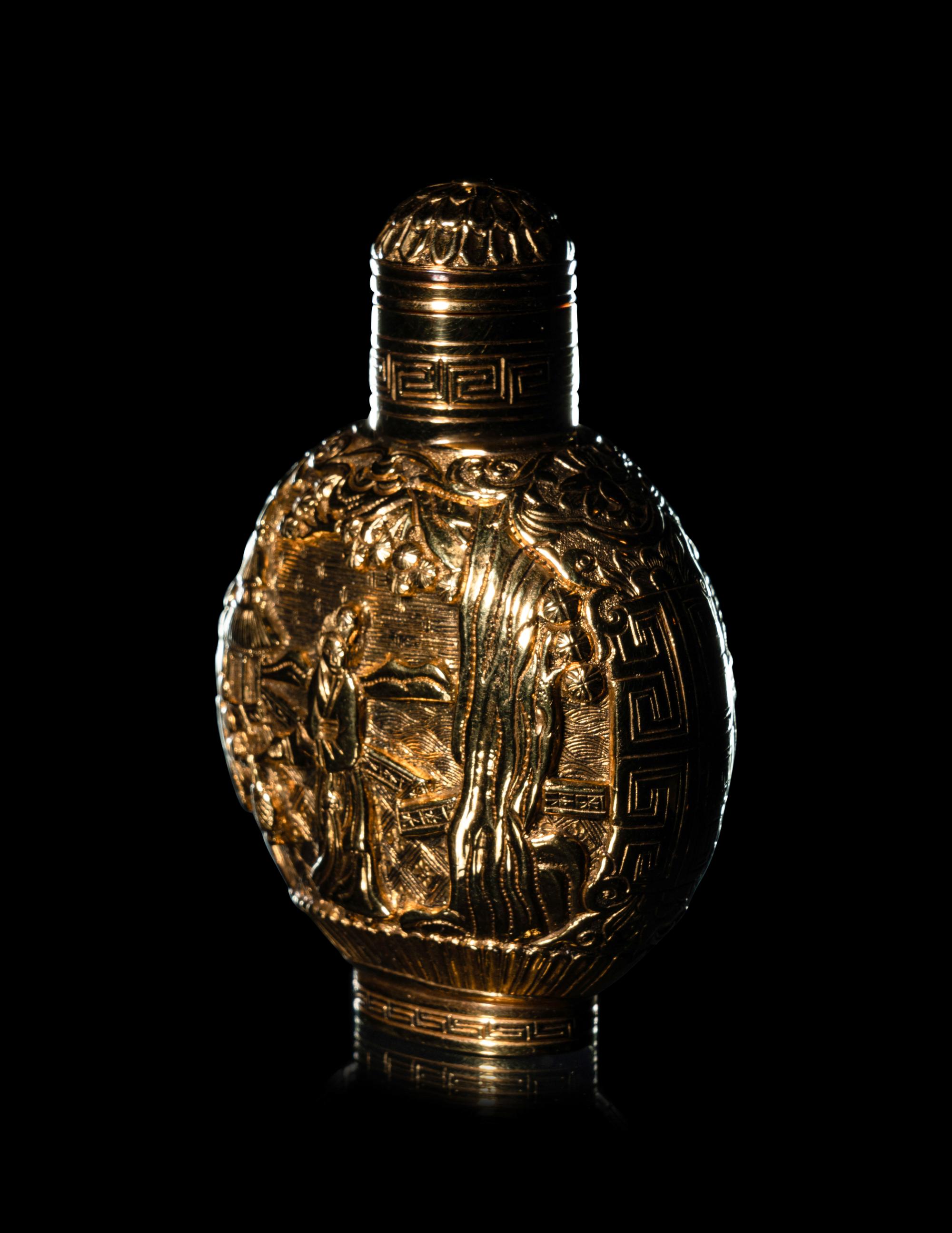 A 22K Yellow Gold Snuff Bottle