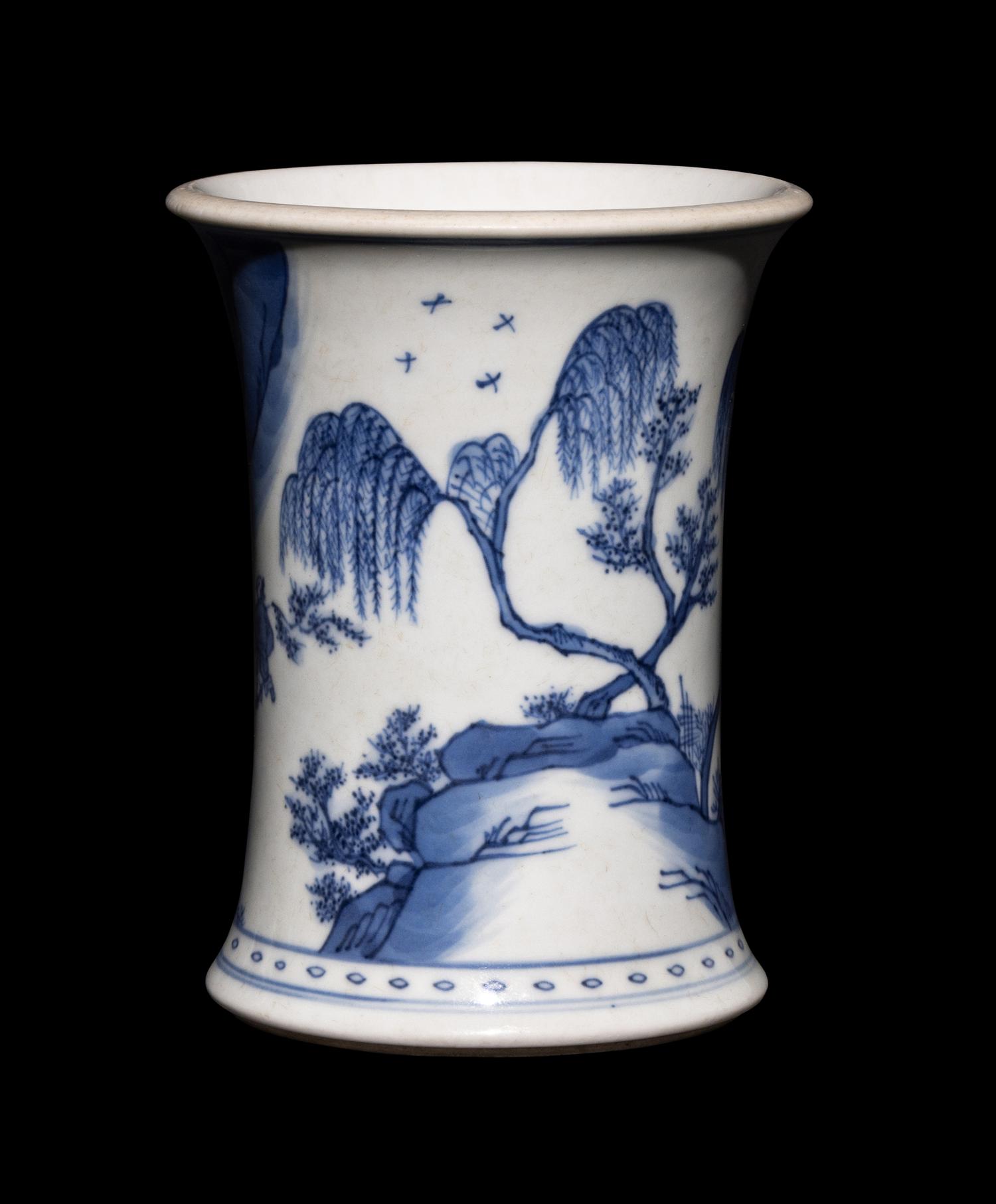 A Chinese Blue and White Porcelain Brushpot, Bitong