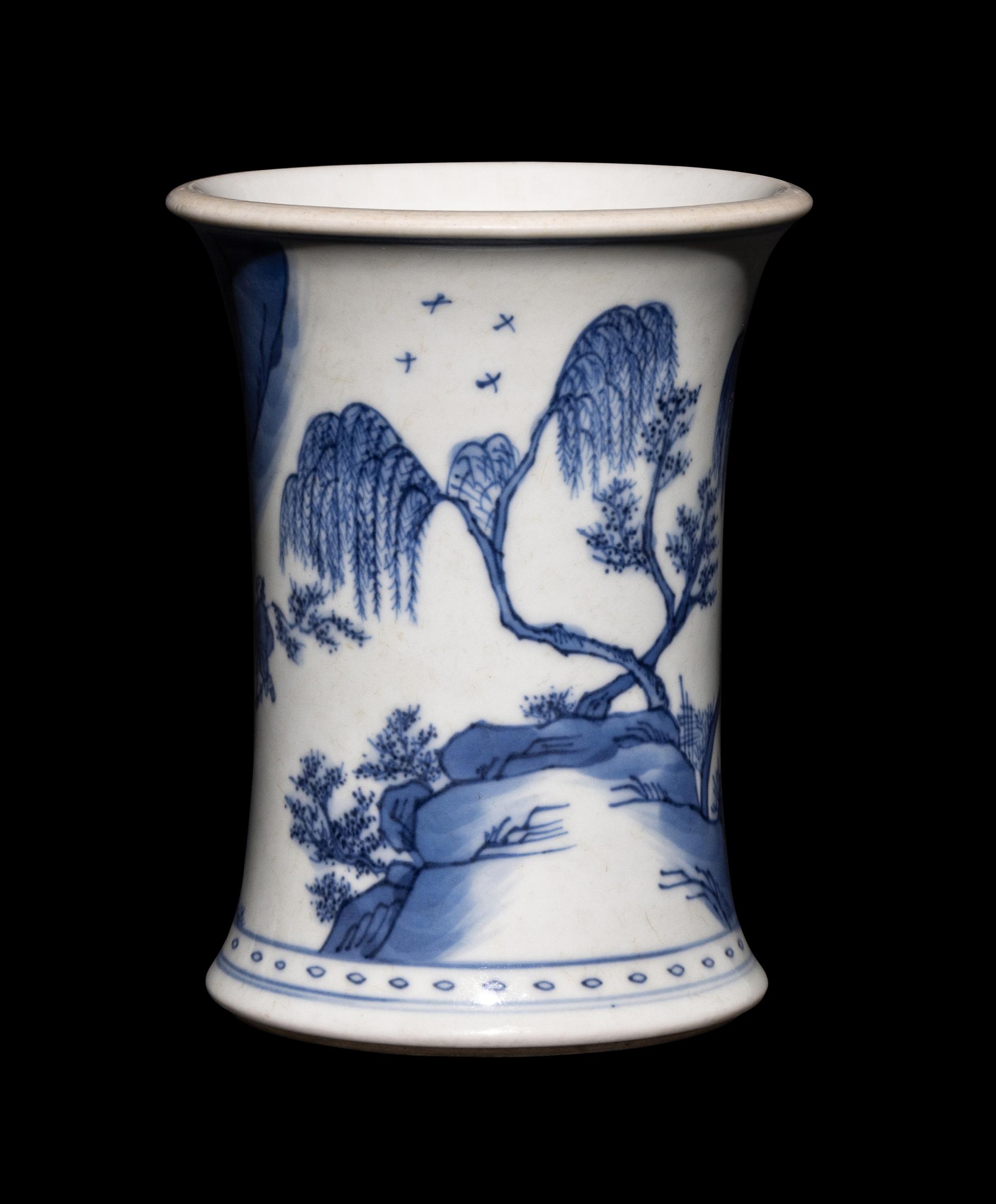 A Chinese Blue and White Porcelain Brushpot, Bitong