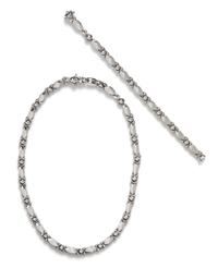 An 18 Karat White Gold Demi Parure, Kiss, Italy, 43.50 dwts.