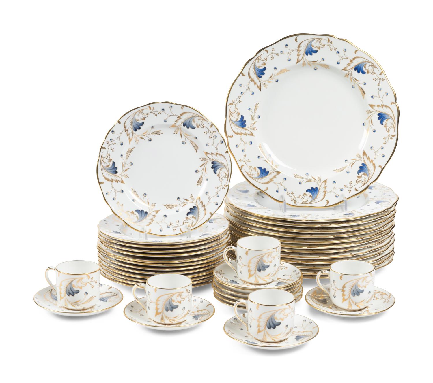 A Grosvenor and Copeland Spode Royce Porcelain Dinner Service